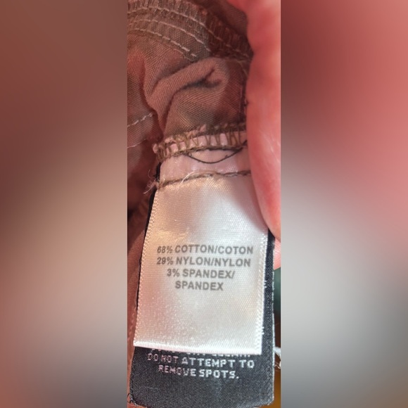 KÜHL Women’s Cargo Pants 👖
Size 2 Regular – Khaki - Picture 6 of 8